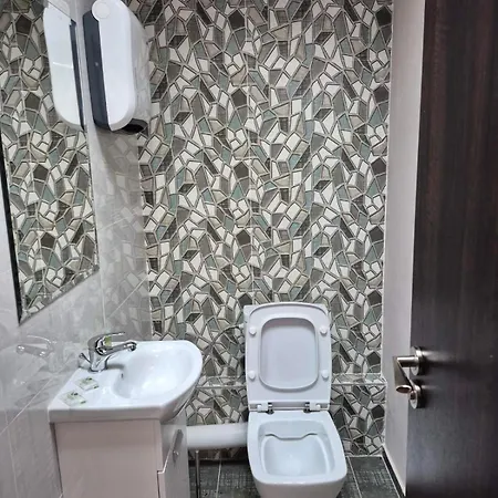 Apartament тристаен владислав 1 *